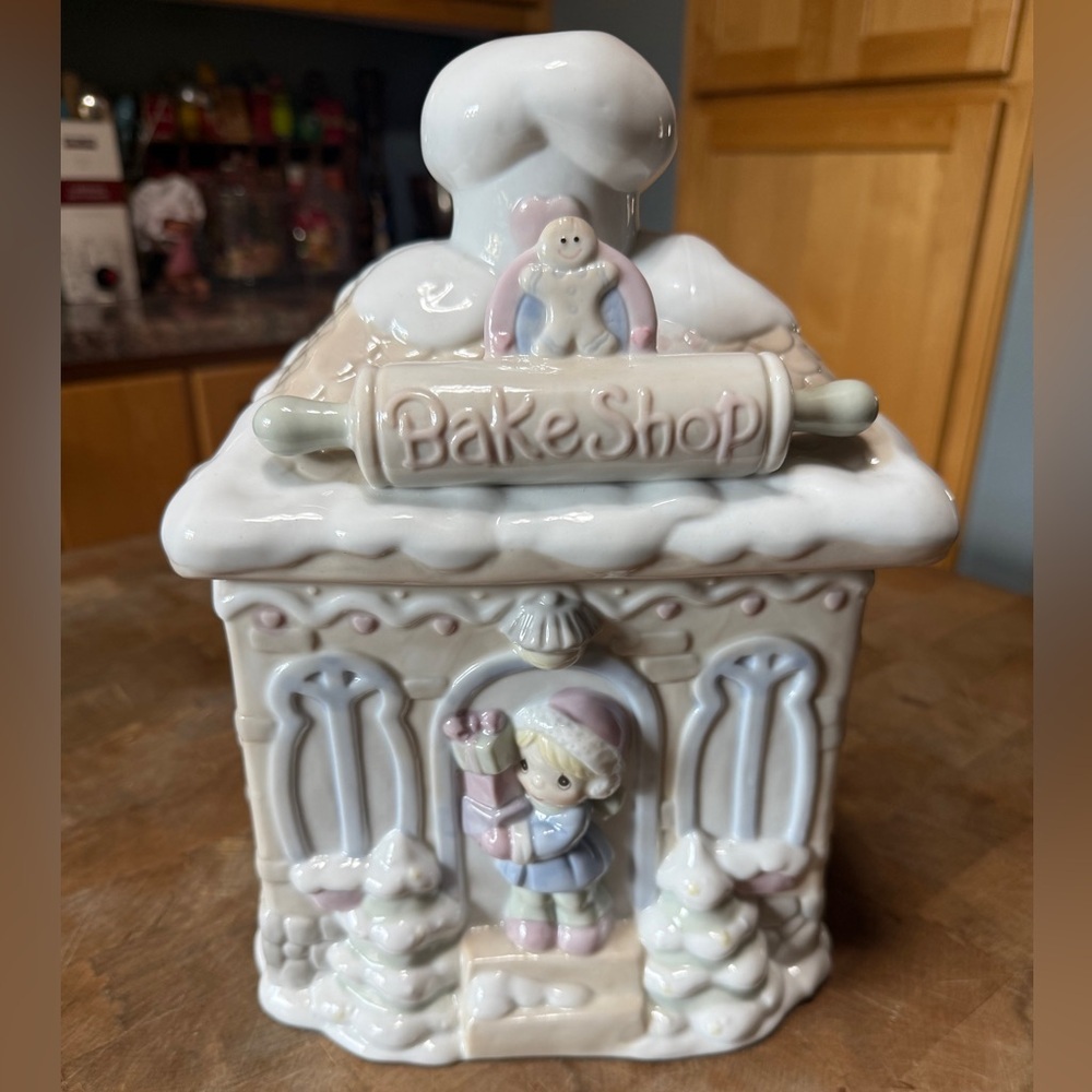 Vintage 1994 Precious Moments Ceramic Bake Shop Cookie Jar Christmas Canister